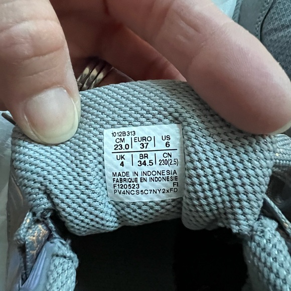 ASICS sneakers - Picture 10 of 10